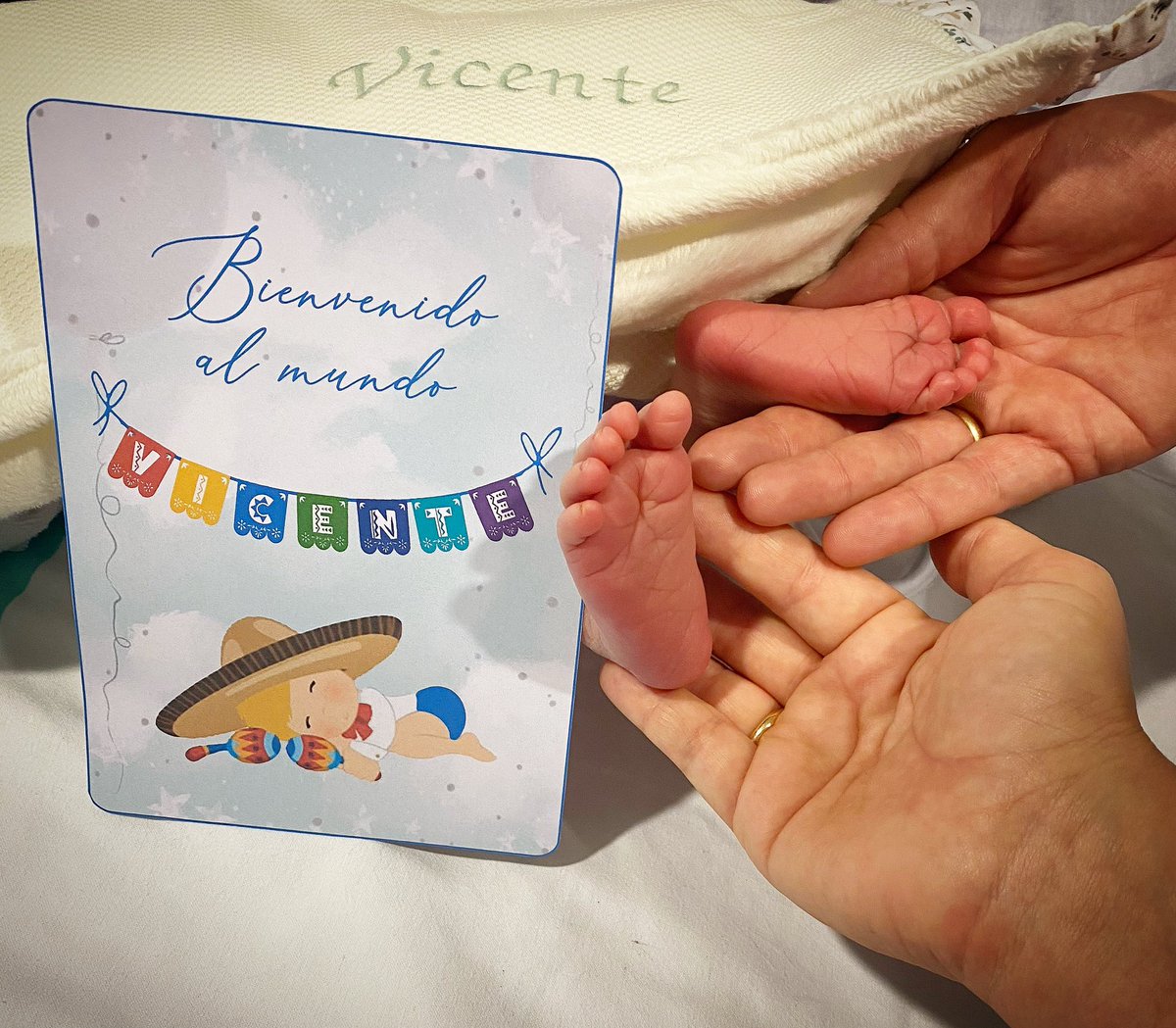 MariaToledoMT's tweet photo. 🍼¡YA HA NACIDO NUESTRO HIJO!

31 de diciembre de 2022, a las 8:13h nace #VicenteFernándezRodríguez el amor de nuestra vida, nuestro primer hijo. 👼
He elegido al mejor padre que mi niño puede tener @EsauFernandez 👨‍👩‍👦

Este perfume a vida… https://t.co/KQywPEbILF