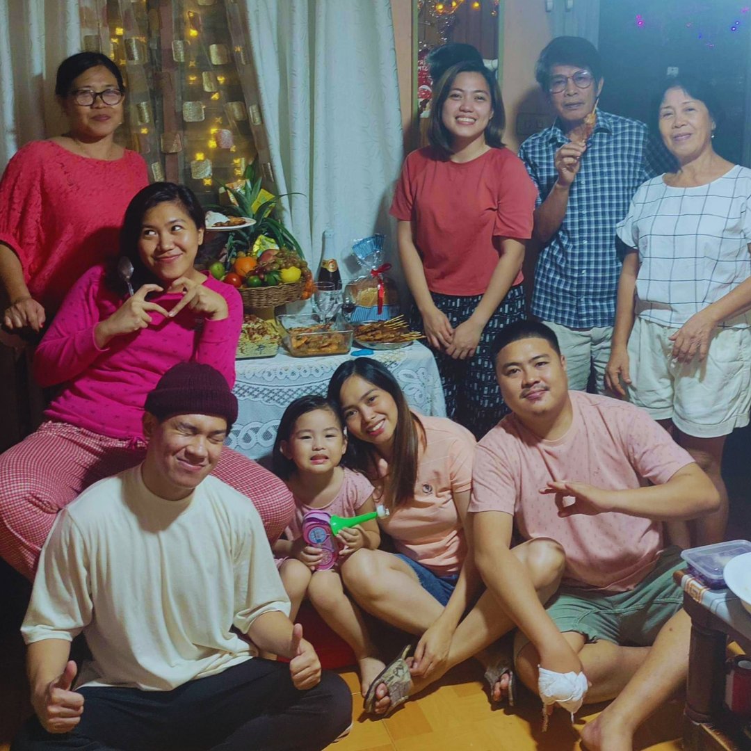 JoviCanapi's tweet photo. KATABA NG PUSO BASTA'T KASAMA ATING BUONG PAMILYA ♡ KAY BUTI MO PANGINOON! ♡♡♡

2022, THANKS BYE.
2023, YO WAZUP!!!!! https://t.co/tIgW70pMfP