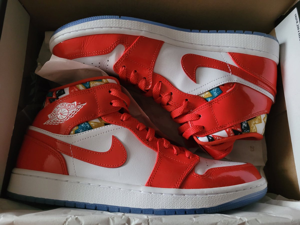 David84442328's tweet photo. Finally got myself a pair of Nike Air Jordans https://t.co/jadDjp2396
