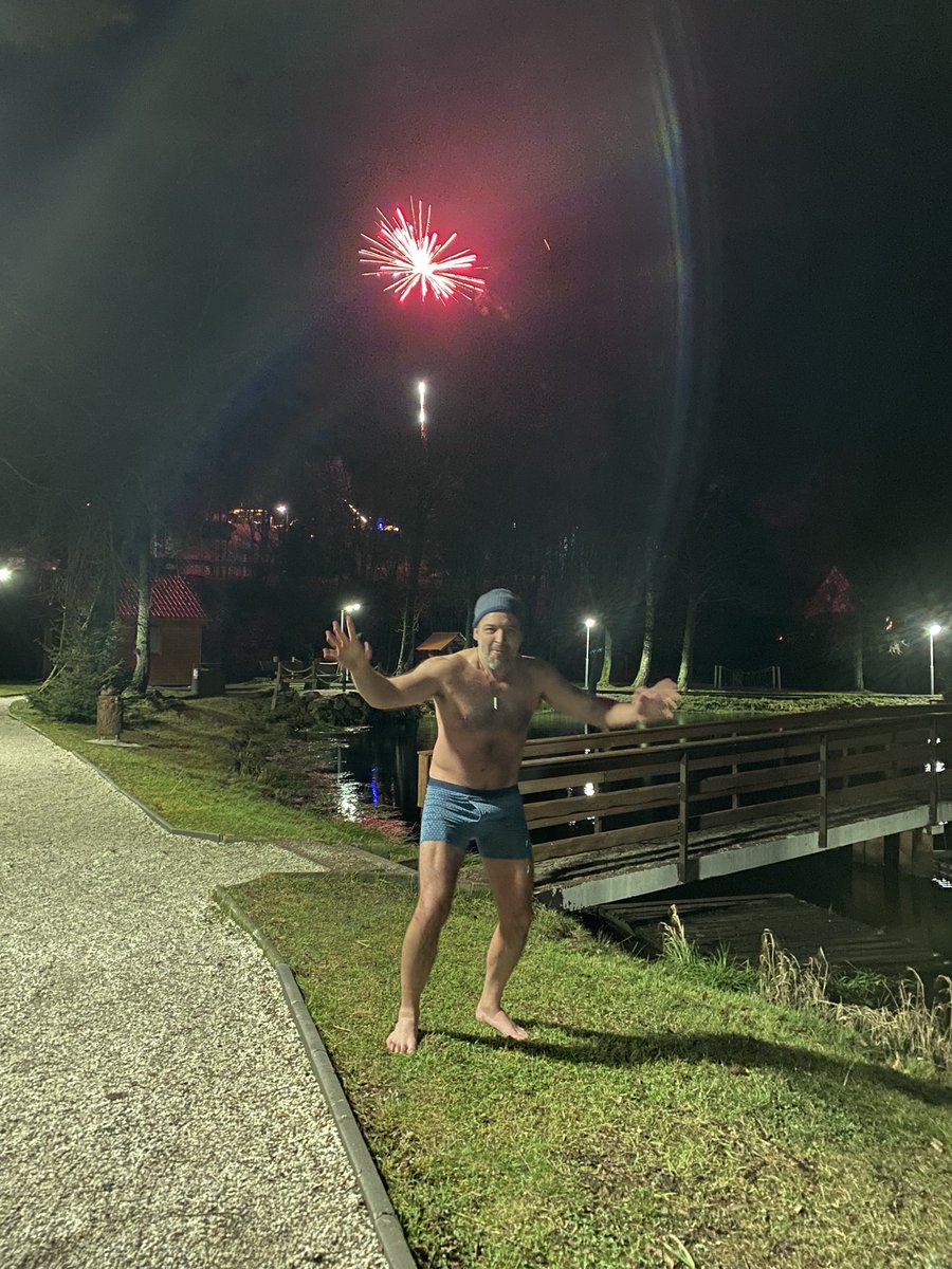 RattayStepan's tweet photo. @VMrozi Happy New Year von Oberwiesenthal/Loučná pod Klínovcem. Rekord skokanského můstku 105m drží Dominik am a dle počasí asi ještě chvíli držet bude. https://t.co/BvLfPHzAbG