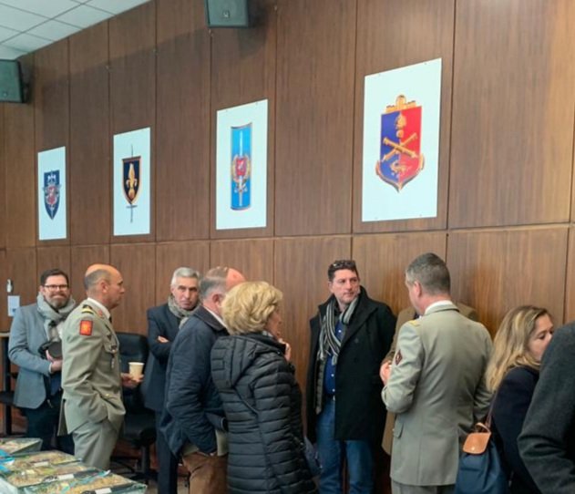 EMD_EI_EA's tweet photo. ➡️ En ce #31december2022 le COMEI, le COMEA et les autorités de la Mairie de Draguignan, ont rendu visite aux personnels de garde en ce dernier jour de l'année.
Bonne année à tous !
#LaMissionContinue
#COME2CIA #ArméeDeTerre #arméezonesud https://t.co/xR9VJB7Mbz