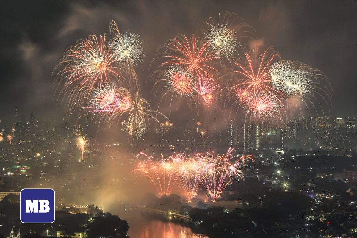 manilabulletin's tweet photo. Colorful fireworks welcome the New Year above the Pasig River in Manila on January 1, 2023. (📷Juan Carlo de Vela) https://t.co/sydlIm9KxQ