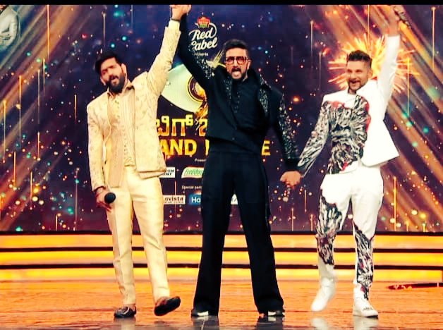 dark_ego333's tweet photo. #RakeshAdiga Also Enjoyed 
Roopesh Shetty's Victory ❤

Pure Soul ❤

#BBK9
#BiggBossKannada 
#BBK9GrandFinale #BBK9Finale https://t.co/zvjT7t0BOM