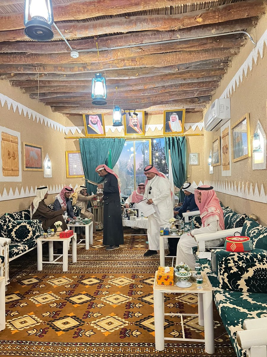 T_dilaam's tweet photo. سعدنا وتشرفنا بزيارة فريق الحصر والتوثيق في #قرية_الدلم_التراثية 
وكان في استقبالهم مدير عام القرية أ: ياسين بن عبدالله بن جرجير وأعضاء القرية . 

@MOCHeritage 
@Saudi_MT https://t.co/v2FM6E4EaE