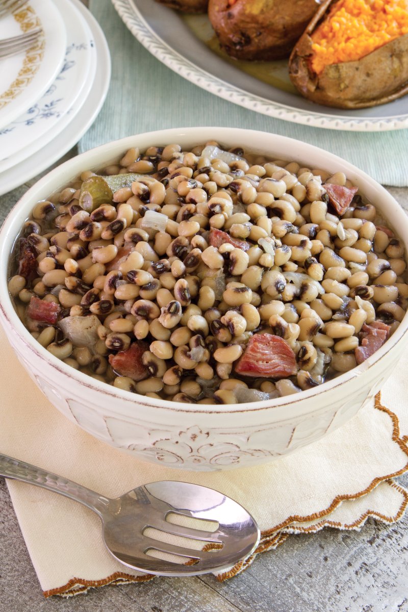Make sure this hearty side dish from <a href="/chefhdharris/">Chef H. D. Harris</a> is part of your New Year's Day celebration tomorrow. bit.ly/34DQMyP

#purplehullpeas #peas #NewYearsEve #NewYears #NewYearsDay #comfortfood #dinner