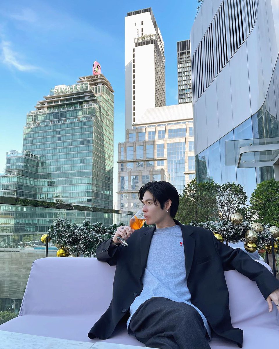 ㅤ┅━ ANAKIN 〯 ﹫𝐀𝐧𝐱𝐤𝐤𝐢𝐧⸼  ⤸
ㅤㅤ            ⸝⸝ ⋆ instagram ｡◞ˎ˗
ㅤㅤㅤㅤㅤ   #Rolband

¡Felices Fiestas!