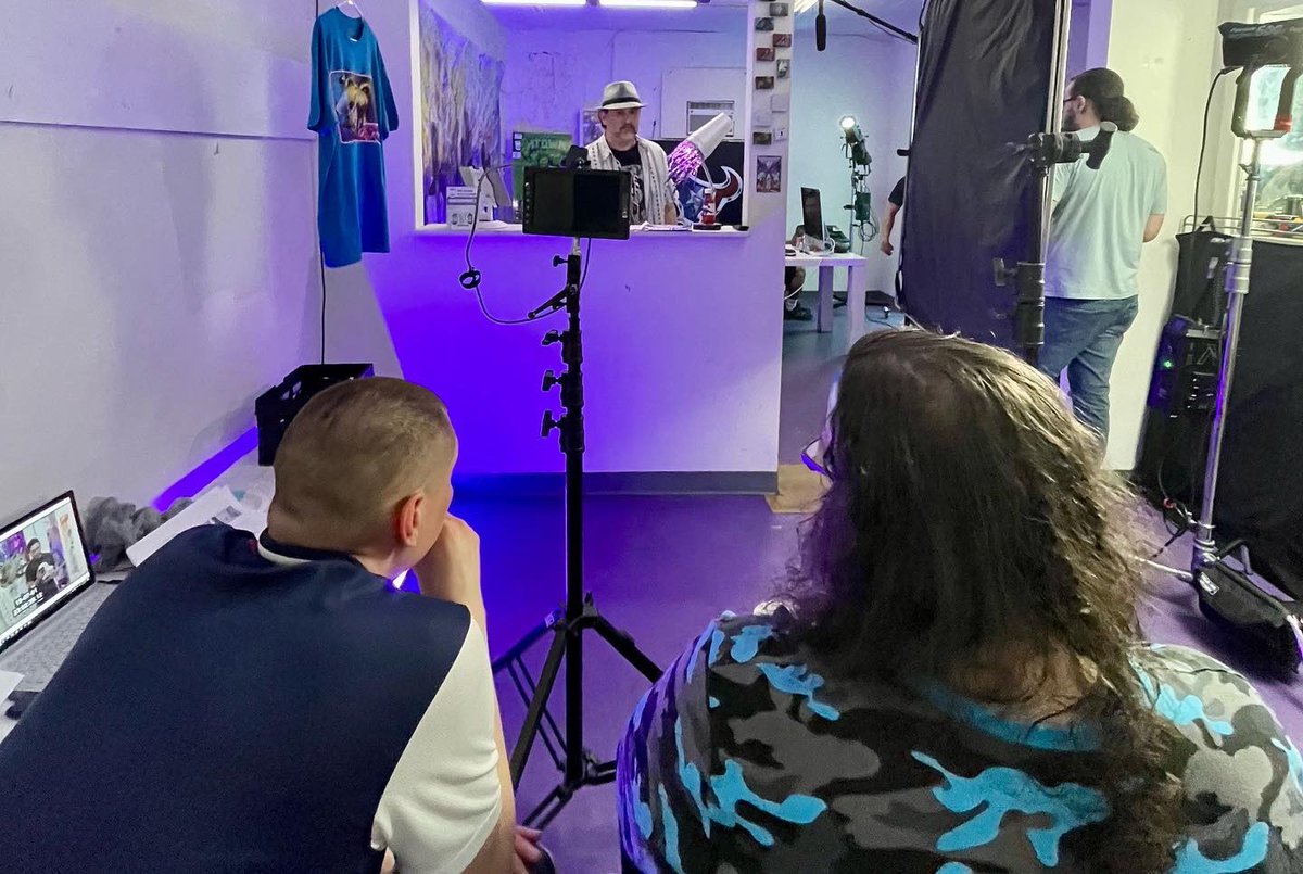 Houmanstx's tweet photo. Day 4 (12.3.22) Houmans: Track 0 production. Shoutout to @WhiteCupEnt for lending us their store &amp; to @KonceptKit for letting us film in their store. https://t.co/MlHnCv87ED