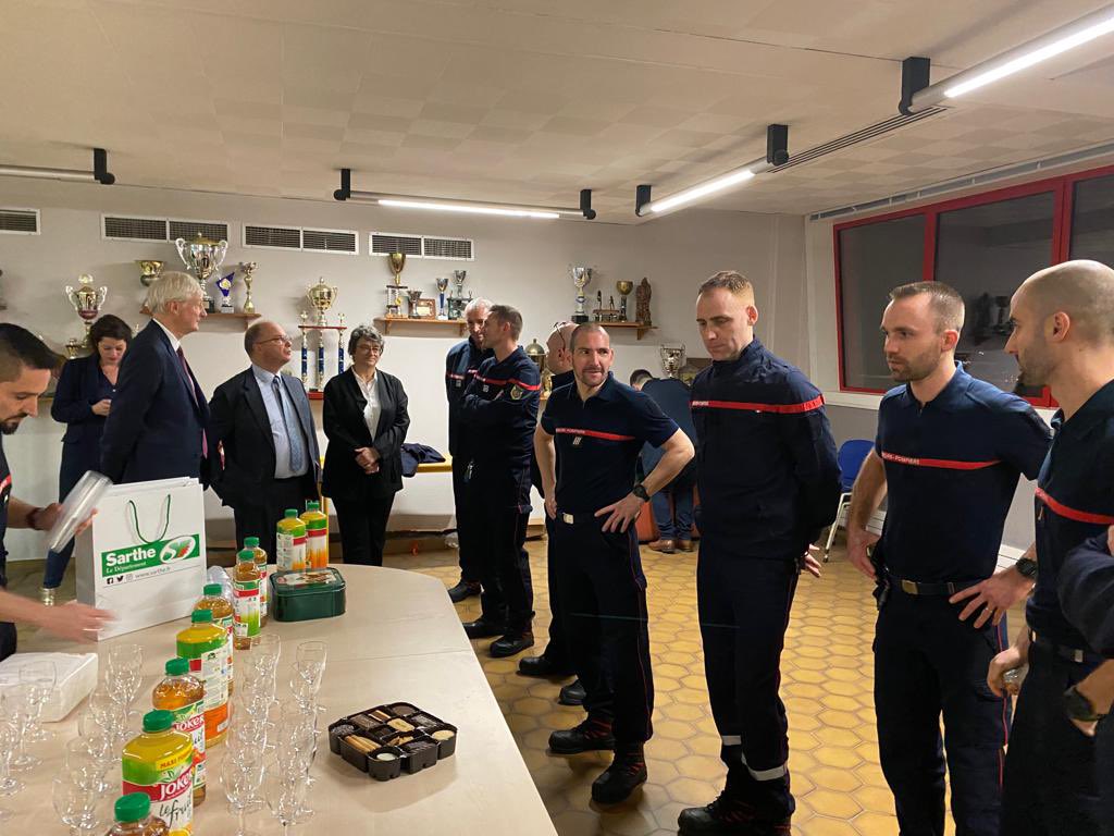 Dominique Le Mèner, Président du #CD72 et Président du Service Départemental d’Incendie et de Secours, et Emmanuel Aubry, <a href="/Prefet72/">Préfet de la Sarthe</a>, viennent soutenir les sapeurs-pompiers des Centres d’Incendie et de Secours Le Mans Sud et Le Mans Degré, de garde en ce soir de réveillon.