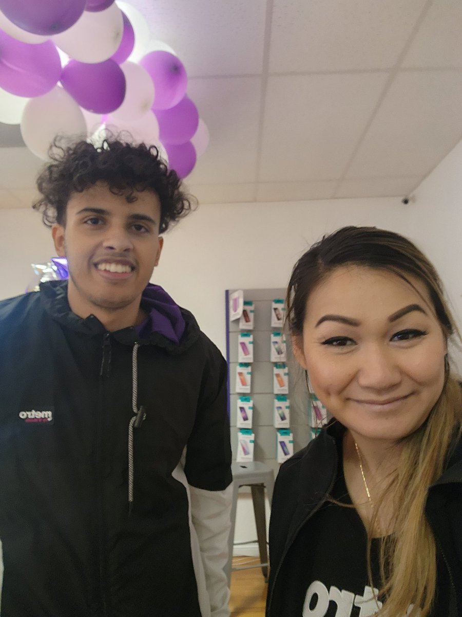 Out here on New Year Eve with Sac City Mobile! They are ready to end this year with a BANG!!! <a href="/JamesLeeWW/">James Lee</a> @pete_villalba <a href="/cemelton23/">Carmen Melton</a> <a href="/_nmontalban/">Nicole Montalban</a> <a href="/CoachBookt3/">Booker Perry III</a> @miguel_ram77 <a href="/Ariel_Aragon1/">Ariel Aragon</a>