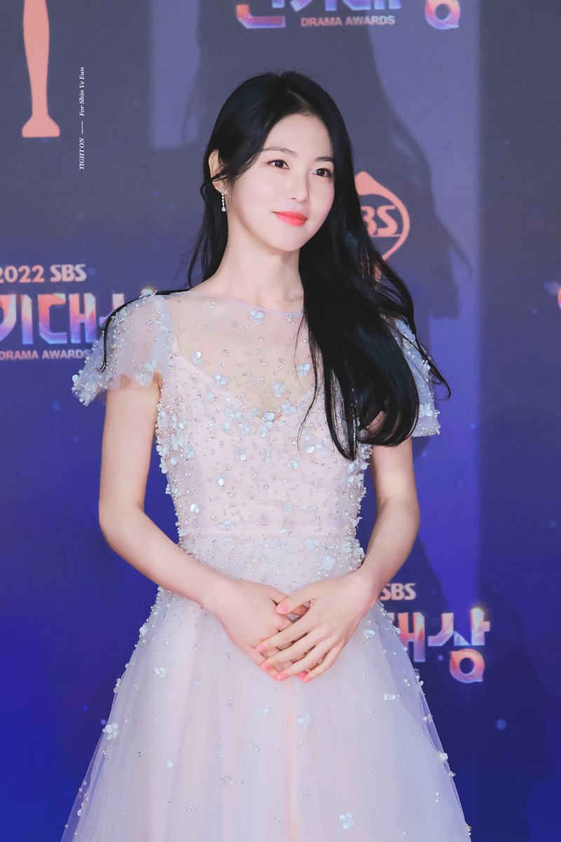 221231 #신예은 #Shinyeeun 

꽃선비 열애사 많관부 🙏🏻✨