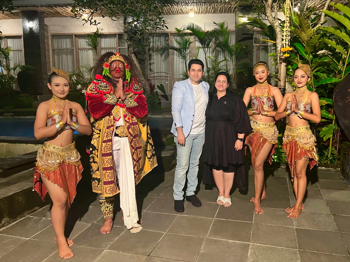 AyaanChawla's tweet photo. Wish you all a very #HappyNewYear #2023 from ๐ฎ๐ฉ #Indonesia #Bali ... #MomNSon ๐ฉโ๐ฆ@KunjamChawla #Exploring #World ๐
โฆ
๐ฅ๐๐บ #FireDance ๐ฝ๏ธ #Dinner ๐ #Celebrations ๐ณ #RainForest
#Resort #Jungle #SouthEastAsia #Photography #Travel #WonderfulIndonesia #ItstimeforBali @wonderfulid https://t.co/05EU1mmd5E