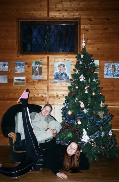 твои родители в молодости. 🥰