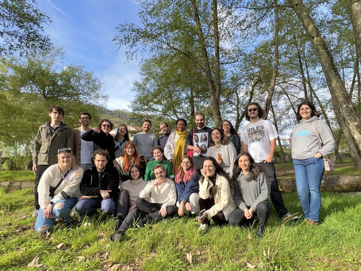 Foram cinco anos nesta casa bonita. Escrevi, li, editei, gravei (muito), ri (muito), perguntei, respondi. E cresci.

A todos os que fizeram parte desta história, ficam para sempre grande plano nesse coração azul que nunca se vai apagar. Obrigado <a href="/EspalhaFactos/">Espalha-Factos</a> 💙 #emojidachama