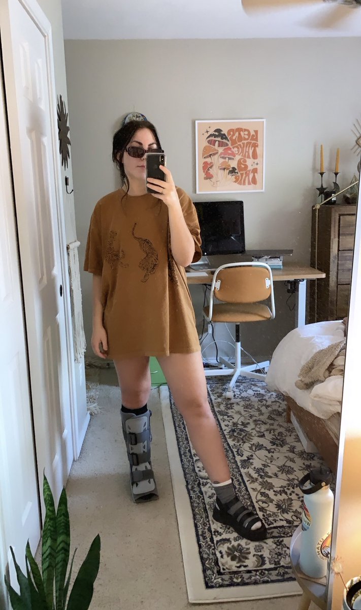 internetoftangs's tweet image. 2023 trend prediction: castcore (post-gorpcore)