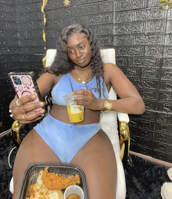 Me pretending I’m not watching men beat their dicks 😊 https://t.co/j6B7W6Pjbp