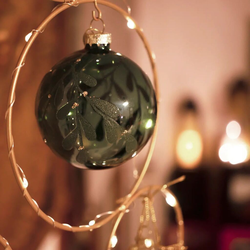 LasaJoyas's tweet photo. Con este detalle de mi árbol de Navidad despido el año, una simple bola que está llena de naturaleza, brillos y magia como espero que tenga vuestra noche. Siempre me gusta dedicaros un ratito en este último día del año. Gracias por acompañarme siempre, c… https://t.co/SLOrIBL4tg https://t.co/AUahcWIlYL