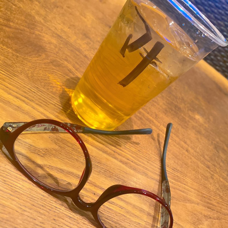 __makichanVR's tweet photo. まだいける👓2023年始まったばっかりなんだよ👓ひよってるやついる？👓いねえよなあ👓ここはぎみっく https://t.co/8oPUUPMey0