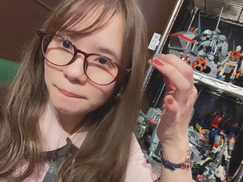 __makichanVR's tweet photo. まだいける👓2023年始まったばっかりなんだよ👓ひよってるやついる？👓いねえよなあ👓ここはぎみっく https://t.co/8oPUUPMey0