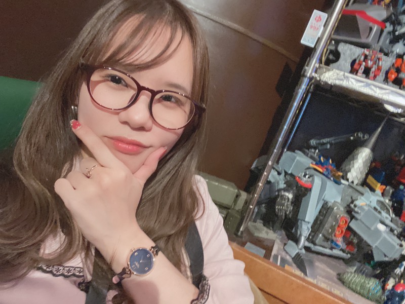 __makichanVR's tweet photo. まだいける👓2023年始まったばっかりなんだよ👓ひよってるやついる？👓いねえよなあ👓ここはぎみっく https://t.co/8oPUUPMey0