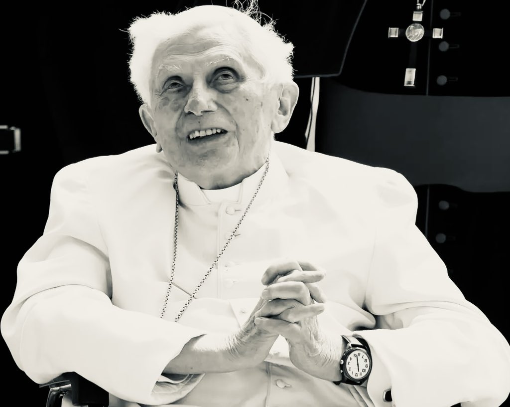 VATICAN—“Jesus, ich liebe dich!” (Jesus, I love you!”)

These were the last words of Pope Emeritus #BenedictXVI, according to his secretary, Archbishop George Ganswein.
