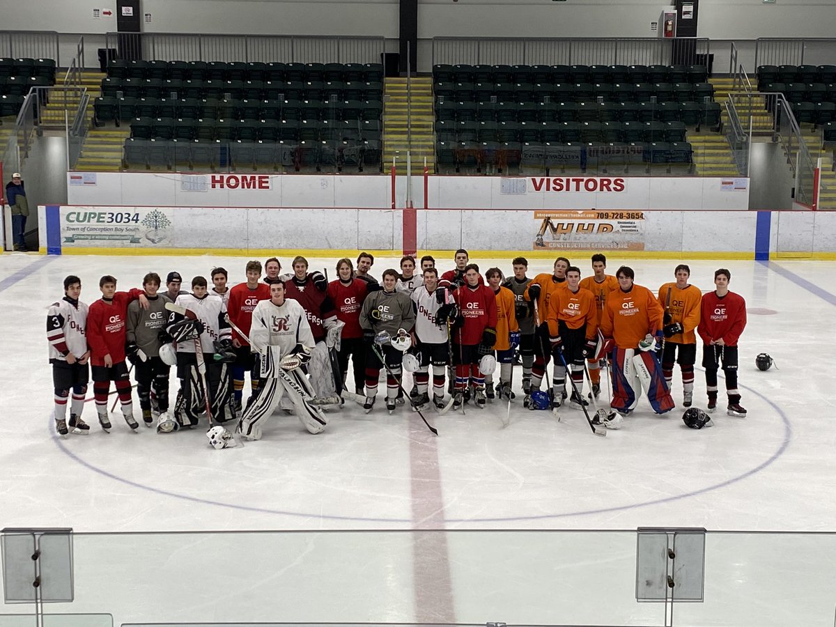 QE HOCKEY tweet media