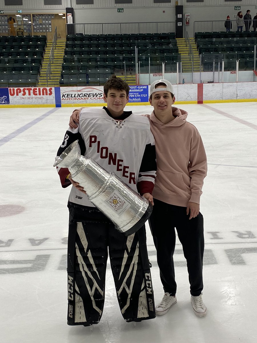 QE HOCKEY tweet media