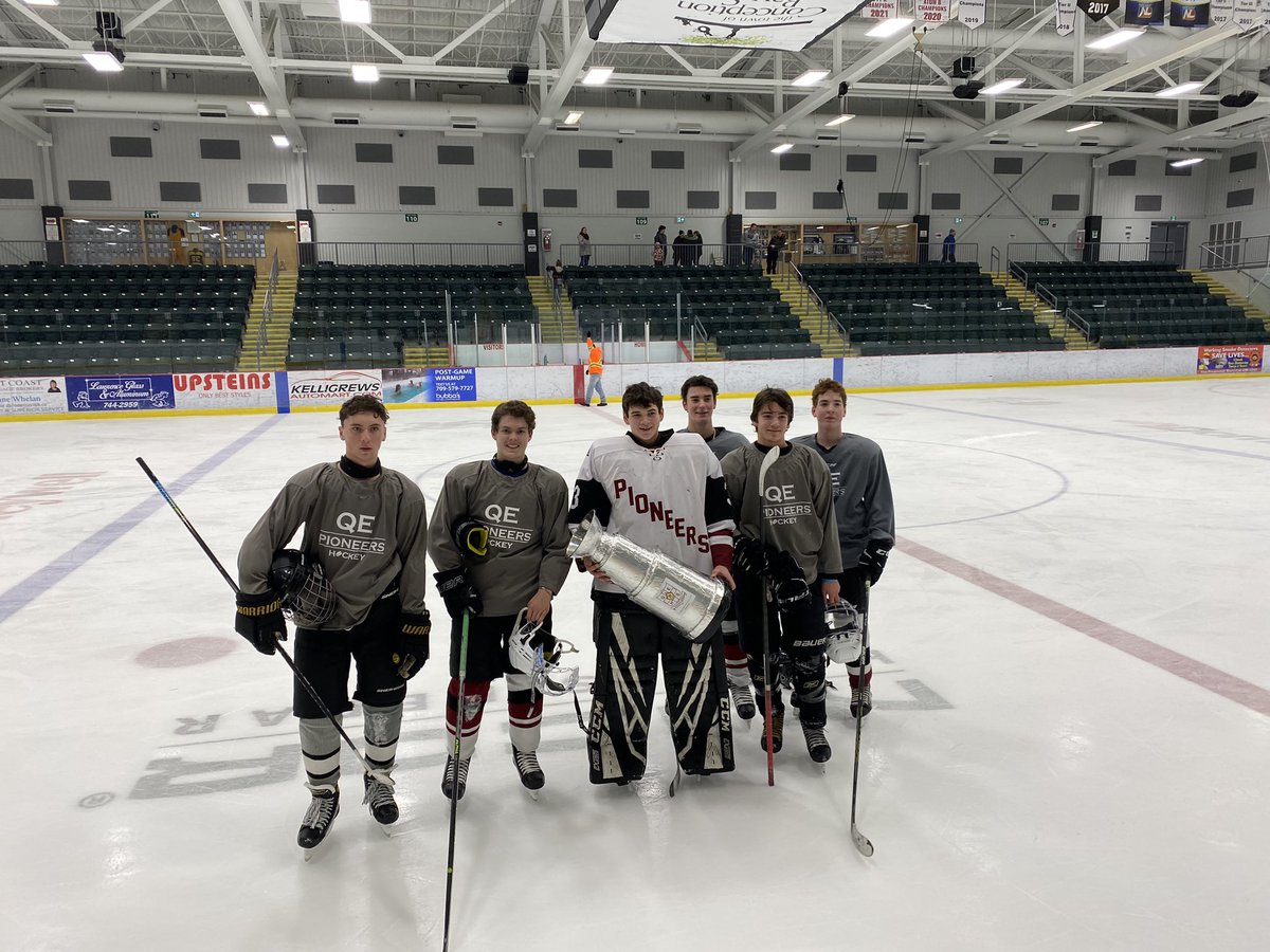 QE HOCKEY tweet media