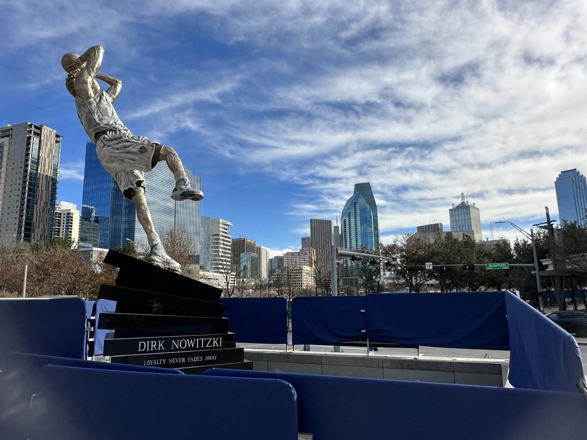 Mavs_FFL's tweet photo. This is so iconic 🐐 

#MFFL https://t.co/OzLhE2TPVO
