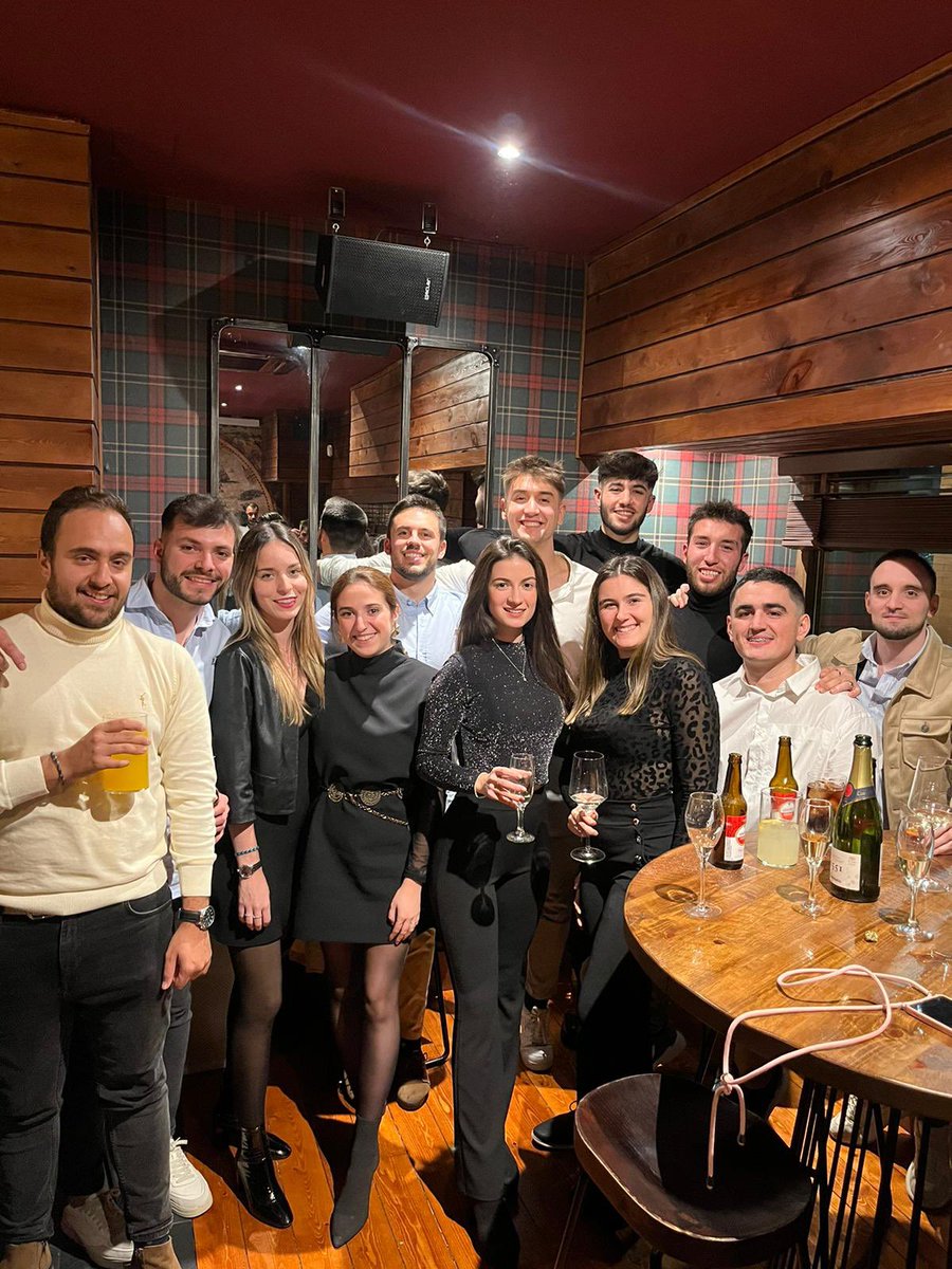 sergioaguado21's tweet photo. Como el buen vino 🍀❤️🥂🍾 https://t.co/qeD9V8znvP