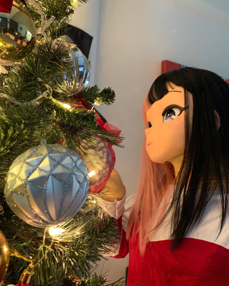 Guitah_Kig's tweet photo. Looking forward to better and special things next year 💐🤍💕🌸✨🥰
#kigurumianimegao #kigmask #kigurumi #animemask #chritmastree #zentai #animedoll #animegaokig #mask #cosplay #wish https://t.co/bClwMKp3rQ