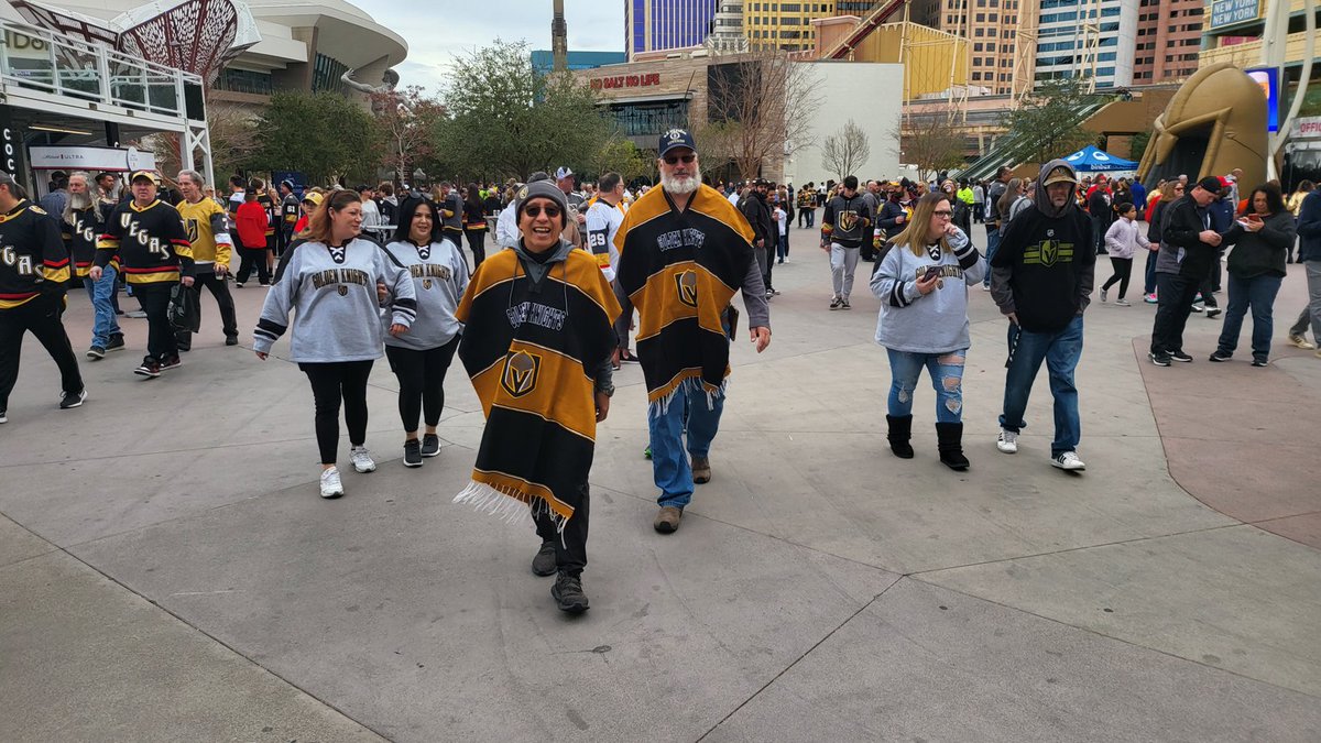 kiknas's tweet photo. Go Knights #TheGoldenAge #GoldenKnights #LasVegas https://t.co/yeukjKj1YR