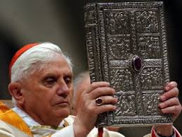 jcgarciagg's tweet photo. Es una tarea ingente, muchos dirán que imposible, pero nadie con #BenedictoXVI nos invitó y acompañó en la aventura de acceder o profundizar en la fe desde la razón. Gracias, bendícenos y sigue acompañándonos en nuestro peregrinar! https://t.co/64RupBC7fV
