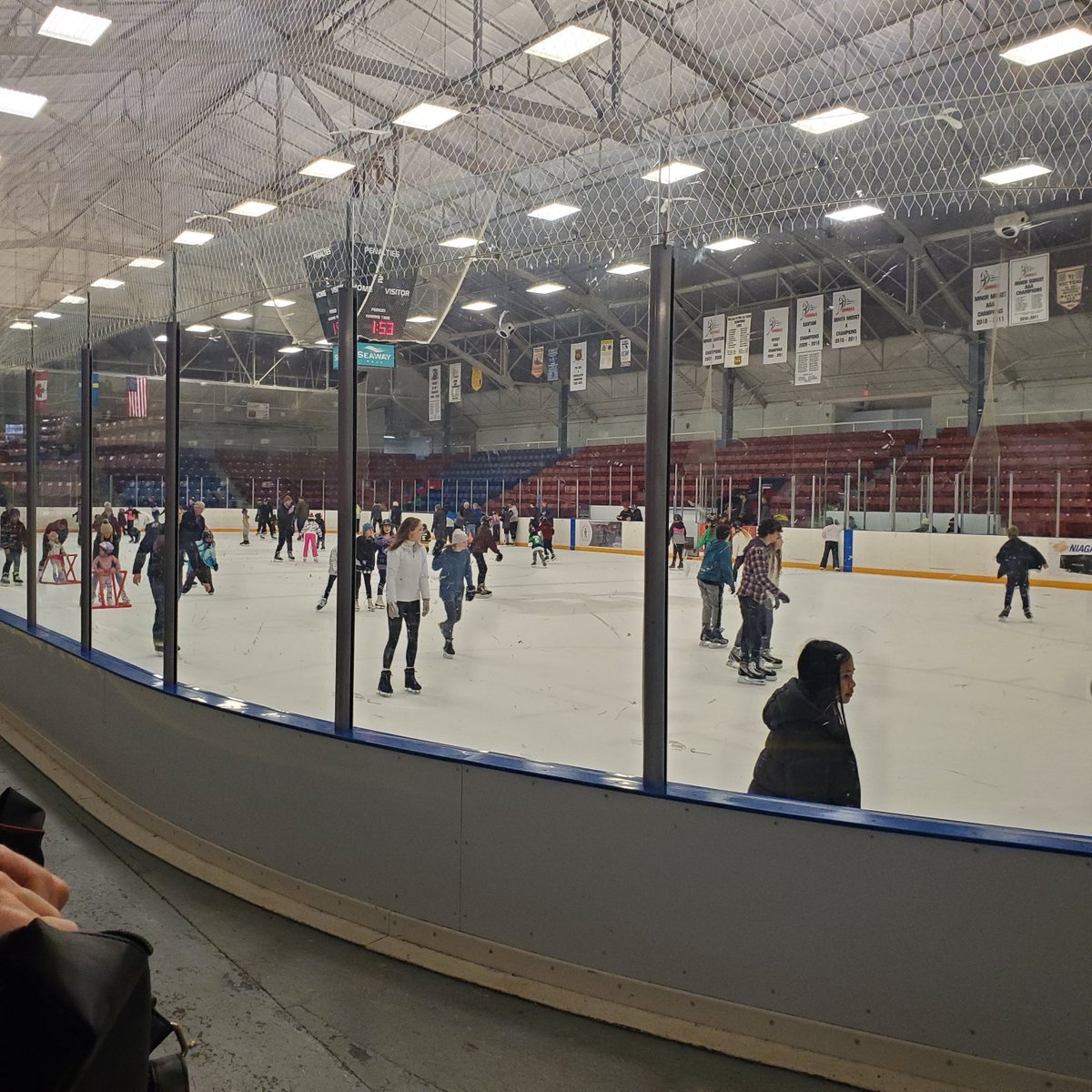 Thank you <a href="/EastdaleWelland/">Eastdale Secondary</a> for sponsoring the free skate at the Welland Arena today! We had a great time!