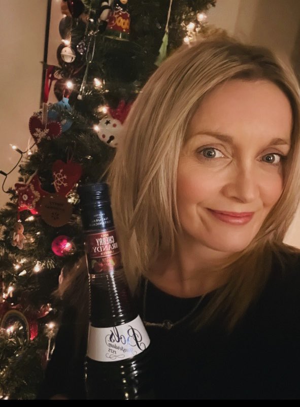 Party for 1 tonight! 🍒🍷🍒 
Blwyddyn Newydd Dda pawb! 🎉