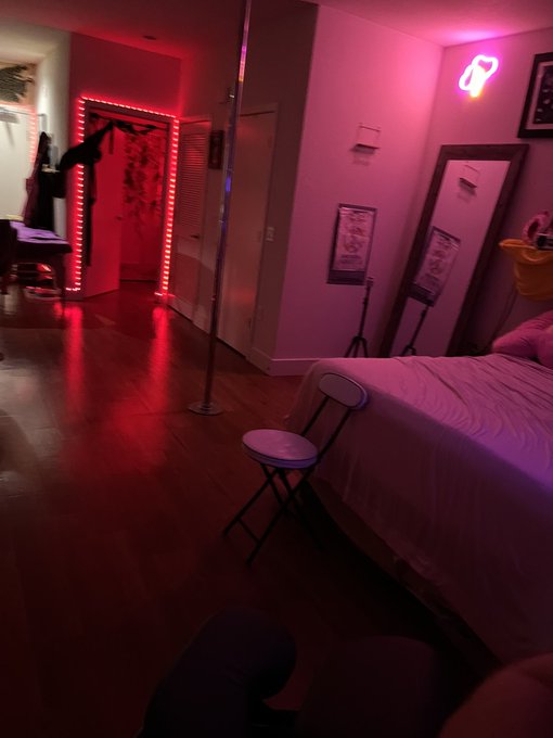 Seggs workers always know how to set the mood! Movie night with my besties! https://t.co/TP9ziBpdID<a href="/tag/blessings"class="tags"><span>#blessings</span></a><a href="/tag/consciousness"class="tags"><span>#consciousness</span></a><a href="/tag/healthylifestyle"class="tags"><span>#healthylifestyle</span></a><a href="/tag/affirmation"class="tags"><span>#affirmation</span></a>
