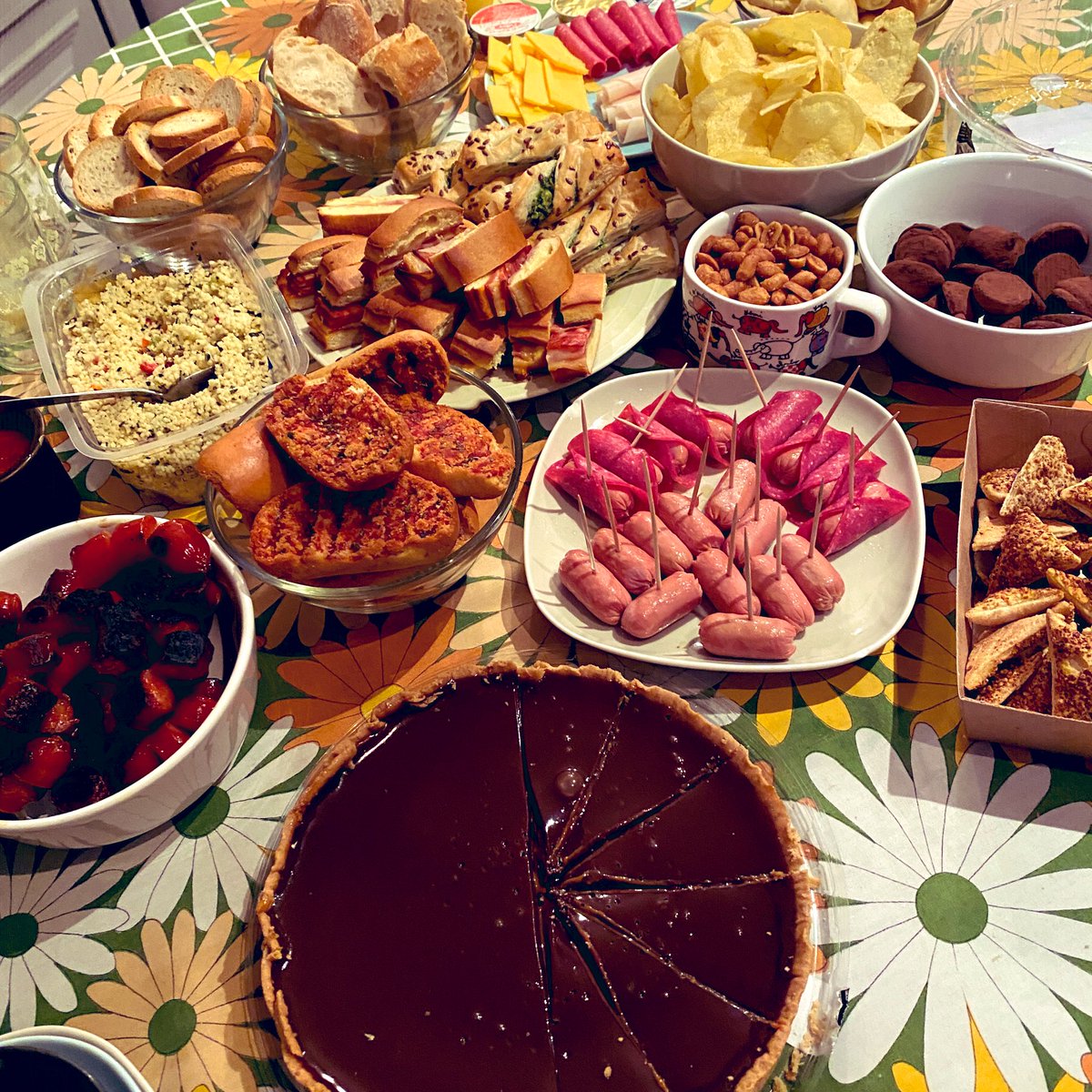 thiswhimsyme's tweet photo. The feast!!! Be happy and kind in 2023 (and in life) #NewYearResolutions https://t.co/tw8XJvzNgt