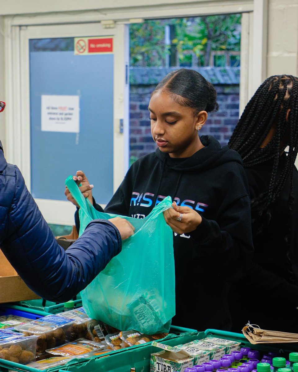 365_rise's tweet image. The last community shop for 2022!! It’s been a good year full of growth, empowerment and support. 2023 we continue to RISE🙌🏾

@MadeUpKitchen it's been a beautiful journey alongside you as we support and serve the community ❤