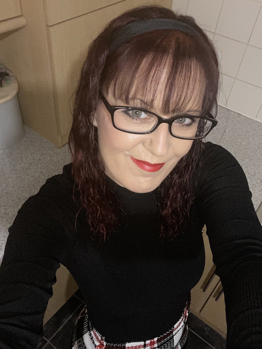mskellylou's tweet photo. Ready to sack 2022 off! Have a great one all 🥂😊 x https://t.co/RuCidIx1g1