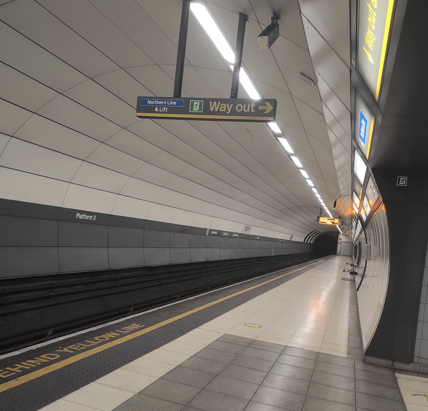 merseyrail's tweet photo. 🚇Our final services are now starting depart for the evening.  https://t.co/FwvkTjOtJg

A normal Sunday service will be operation tomorrow. 

Happy New Year from all of us at Merseyrail🎉🎉 https://t.co/g4IqN737GR
