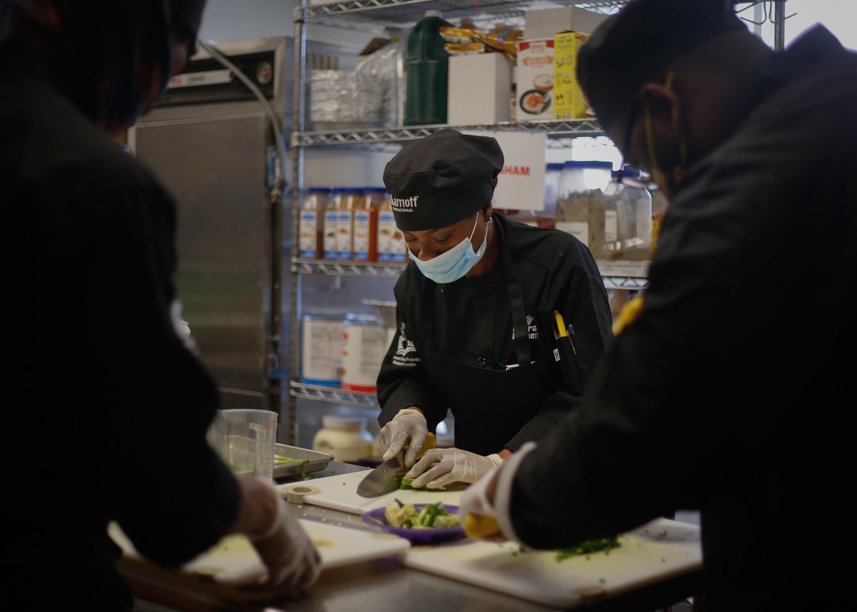 There are only few hours left -- help us today to keep pushing in 2023! Donate before midnight at dccentralkitchen.org/donate. #wefighthungerdifferently #HungerFighters