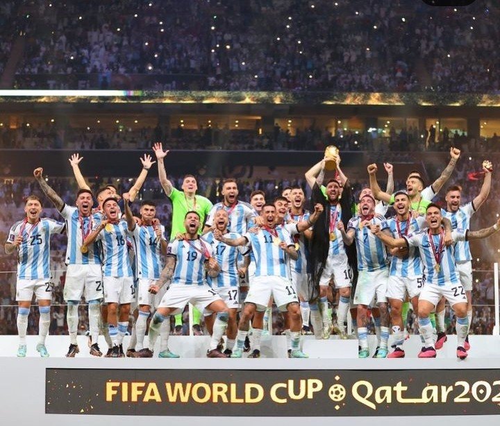 Valen02601966's tweet photo. Es un sueño lo que pude vivir 
Gracias por tanto Argentina 
Gracias por tanto Leo 
Esta hermosa experiencia nunca se va a olvidar 
❤⚽️🇦🇷 https://t.co/XqvilMEPnC