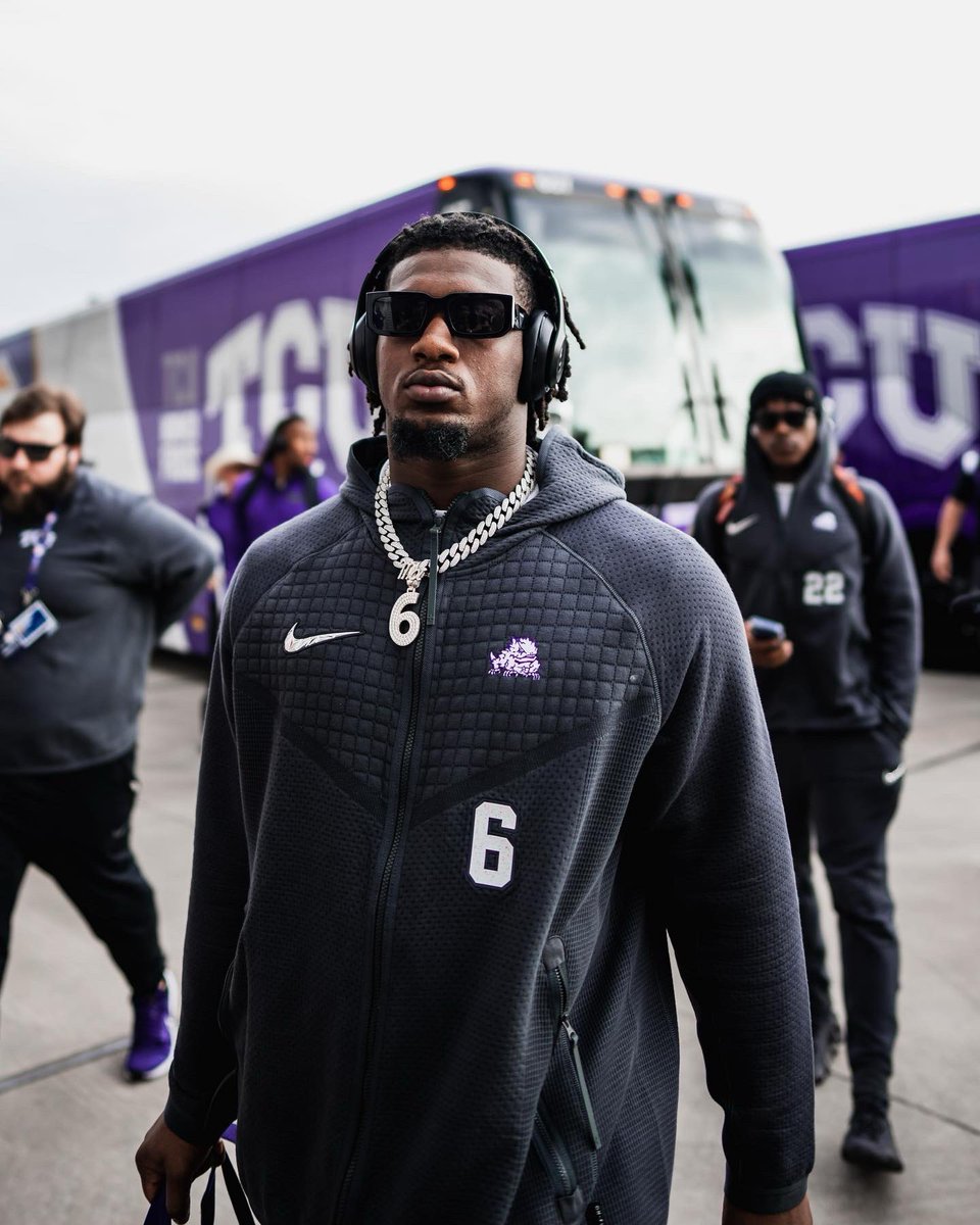 The arrival. 

#GoFrogs #DFWBig12Team #FiestaFrogs