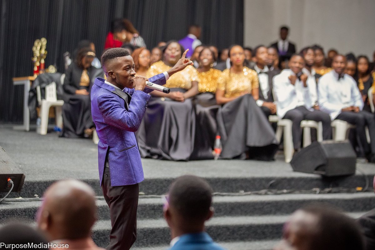 RFPMinistries's tweet photo. The service is proceeding with marvellous performance from an Award winning RFPMAM artist, KyLe, blessing us with an amazing theme song entitled "Strengthing Foundations," setting the auditorium amazed with excitement.
#2022-2023Crossover 
#RFPMAM
#KCA
#WORLDCLASSART https://t.co/ghsa3JaqWe