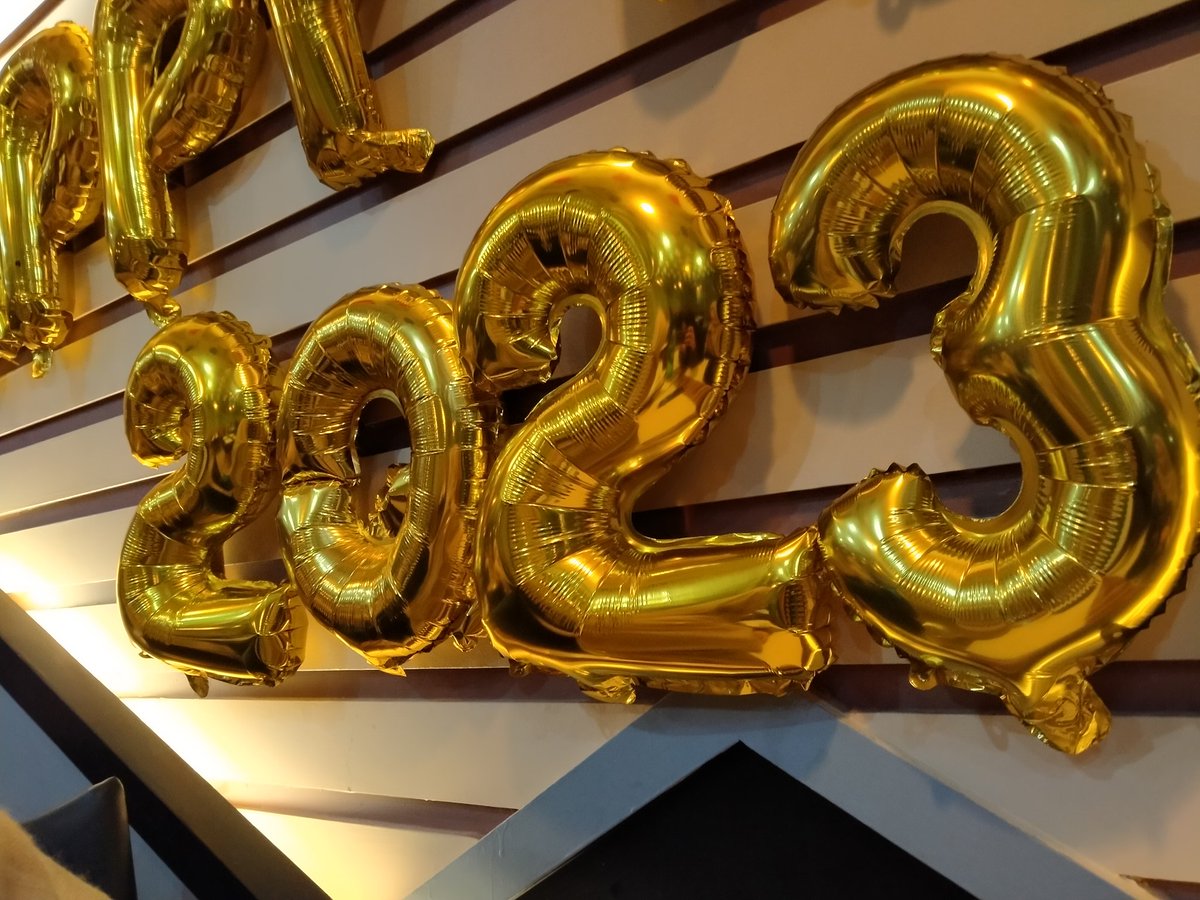 Gulsoom15's tweet photo. #HappyNewYear 
Wishing everybody joy, lots of blessings and prosperity ❤️🎉 https://t.co/1JTHFzVLDW