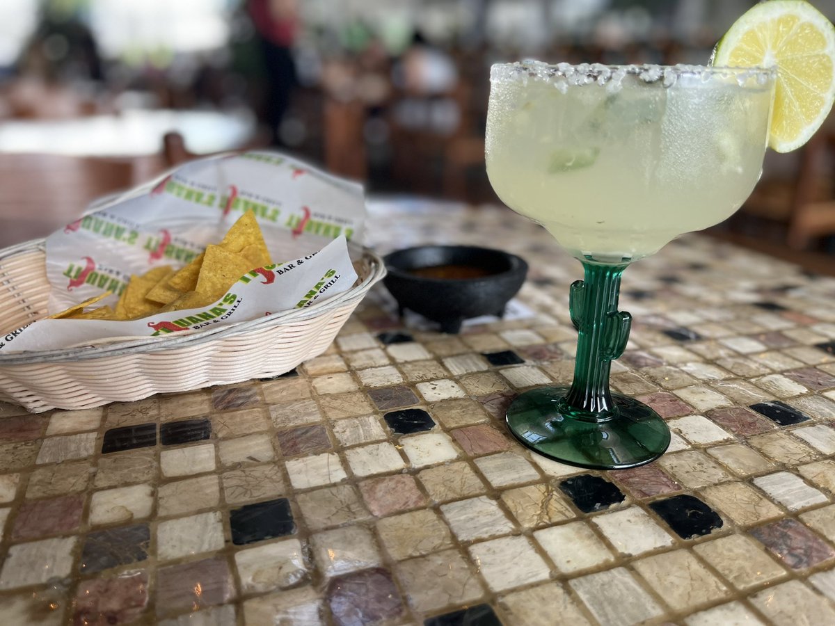 maiditaPR's tweet photo. Me di una margarita con MISMA para cerrar este 2022 y esperar lo que me tenga deparado el 2023.  “¡Saaaluuud!, Maidita.”

#FelizAño2023 #puertorico https://t.co/1pl6ALsj5m
