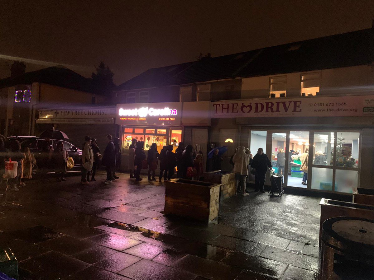 TheDrive_L14's tweet photo. Well that’s a wrap! Thank you to the wonderful team @slzfw21 we had 98 people through our door tonight saving food from going to waste. Thanks @MerseyPolice for supporting us as always. Happy new year everyone 💜 https://t.co/unqlFWM14W