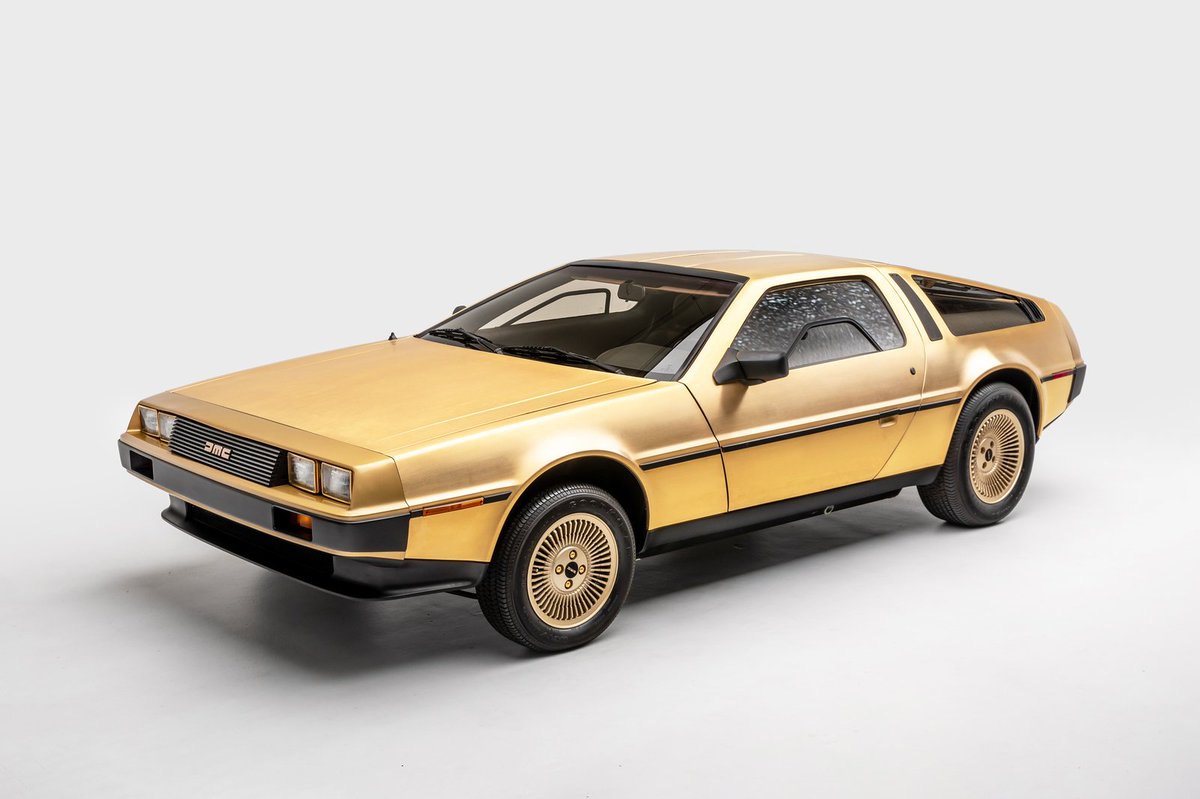 UribeDJ's tweet image. #DatoRandom: En la navidad de 1980, como parte de una estrategia de mercadeo de American Express, se ofreció una edición limitada de 100 DeLorean DMC-12, bañados en oro de 24 quilates, a $85,000 dólares cada uno.

Sólo 2 DeLorean se vendieron a través de esta promoción. 🤷