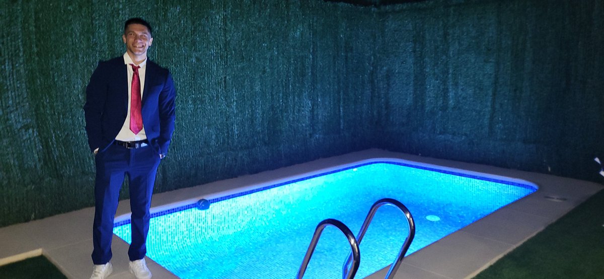 joseov22's tweet photo. 69RT y 100 likes y me tiro a la piscina para celebrar el año pisha!! https://t.co/j8REdNDFEm
