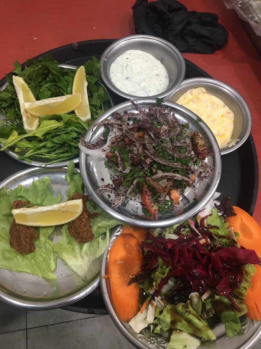 isbackataa's tweet photo. salata hazırlayarak giriyorum yeni yıla https://t.co/COBRe68fih