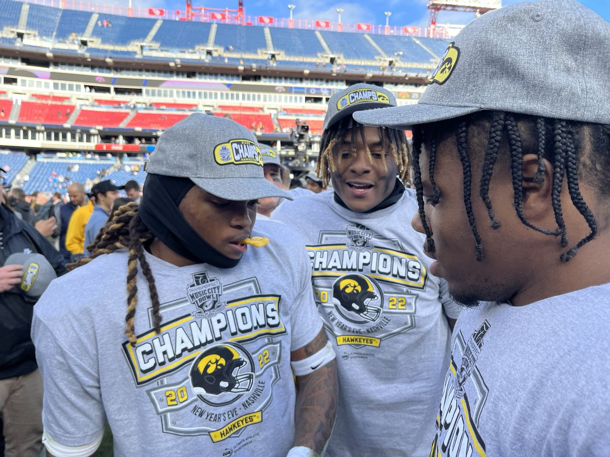 MarkWoodleyTV's tweet photo. Music City Bowl Champs https://t.co/bvbuu7mfi6